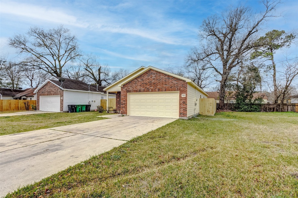 7022 Eastwood St, Houston, TX 77021 - photo 1