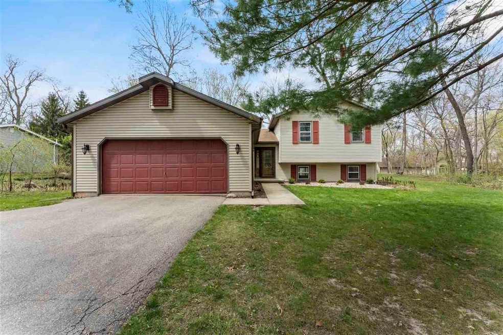 461 Meander Wood Rd, Oregon, WI 53575 - photo 1