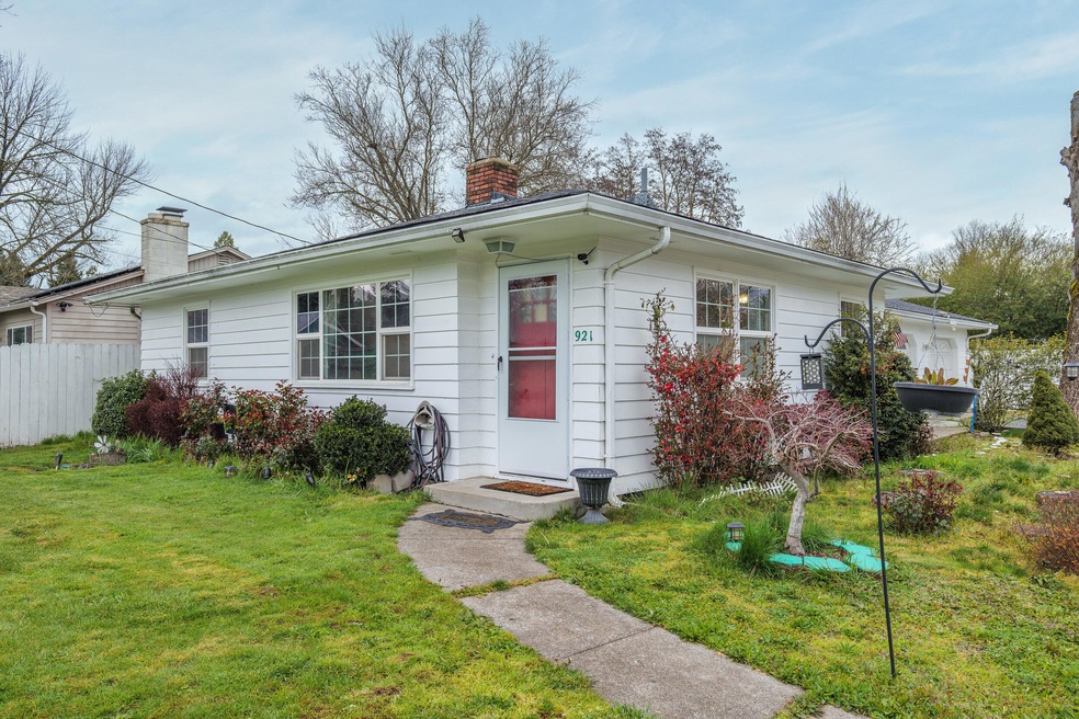 921SWLaurelSt-004