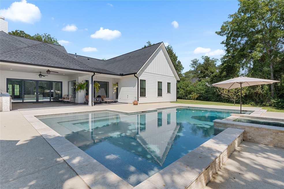 11799 N Peppertree Loop, Montgomery, TX 77356 - photo 1