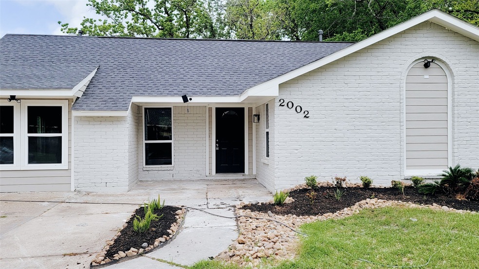 2002 Barnsley Ln, Houston, TX 77088 - photo 1