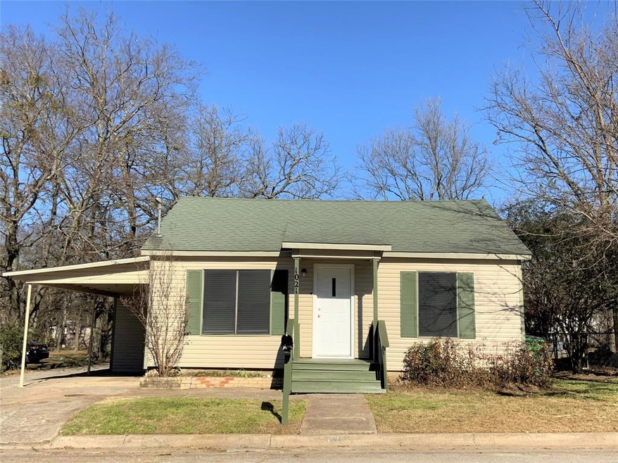 1021 Moss St, Gainesville, TX 76240 - photo 1