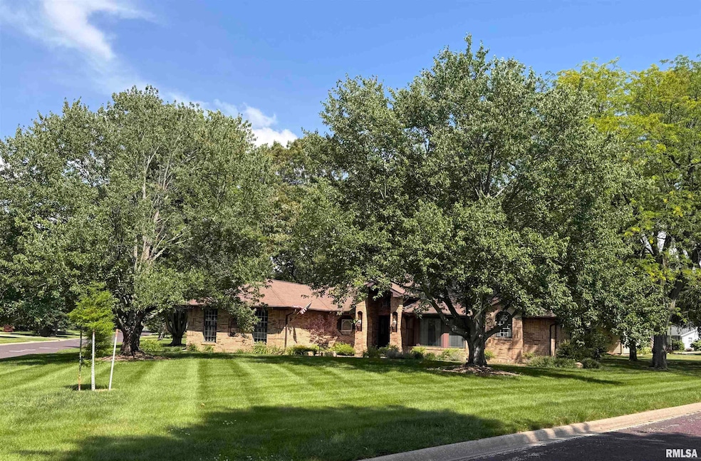 815 E Franklin St, Macomb, IL 61455 - photo 1