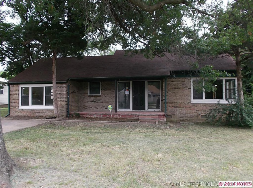 403 E 9th St, Claremore, OK 74017 - photo 1