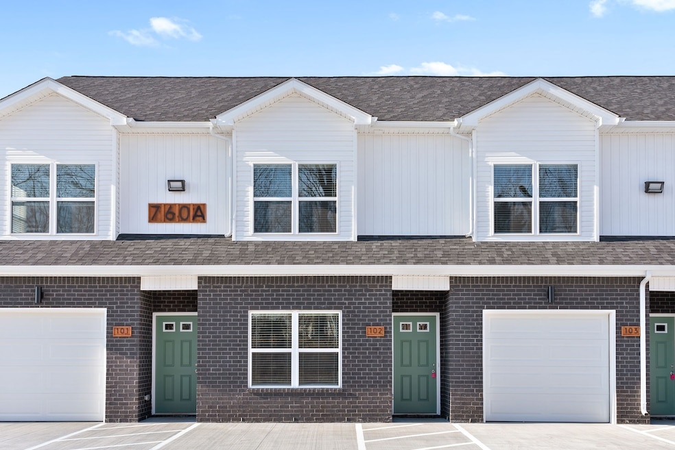 760 Tracy Ln unit B-102, Clarksville, TN 37040 - photo 1