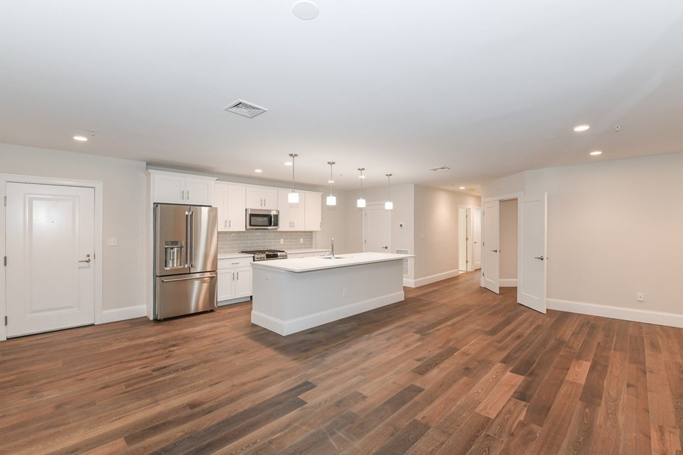 545 E 3rd St unit 1, Boston, MA 02127 - photo 1