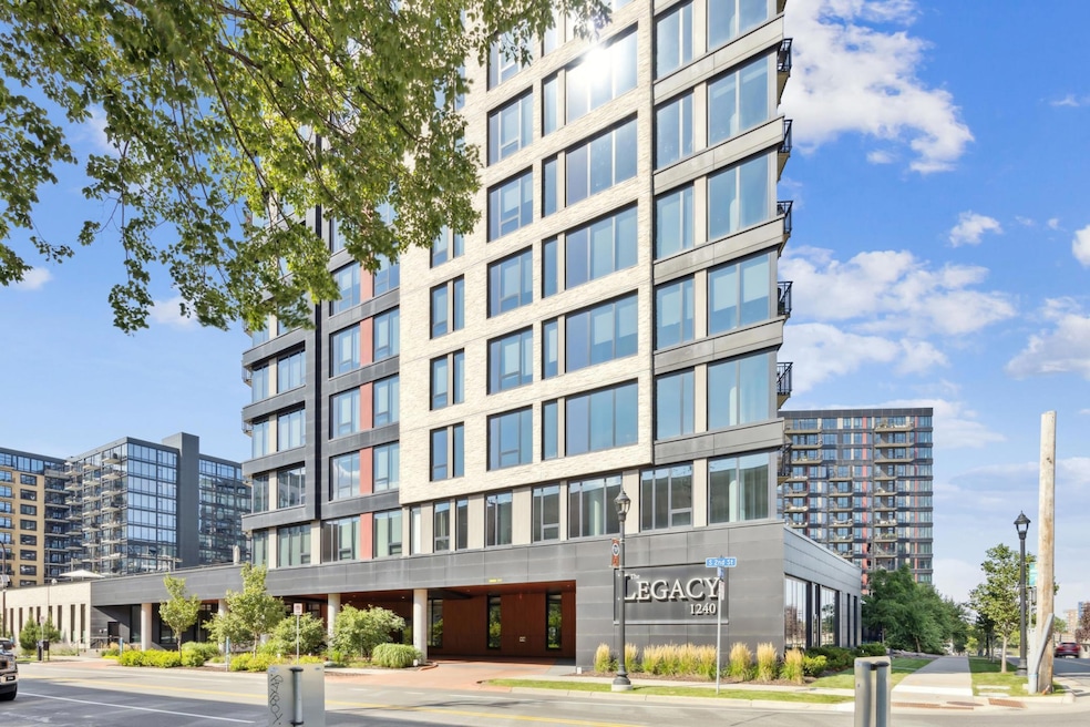 1240 S 2nd St unit 1003, Minneapolis, MN 55415 - photo 1