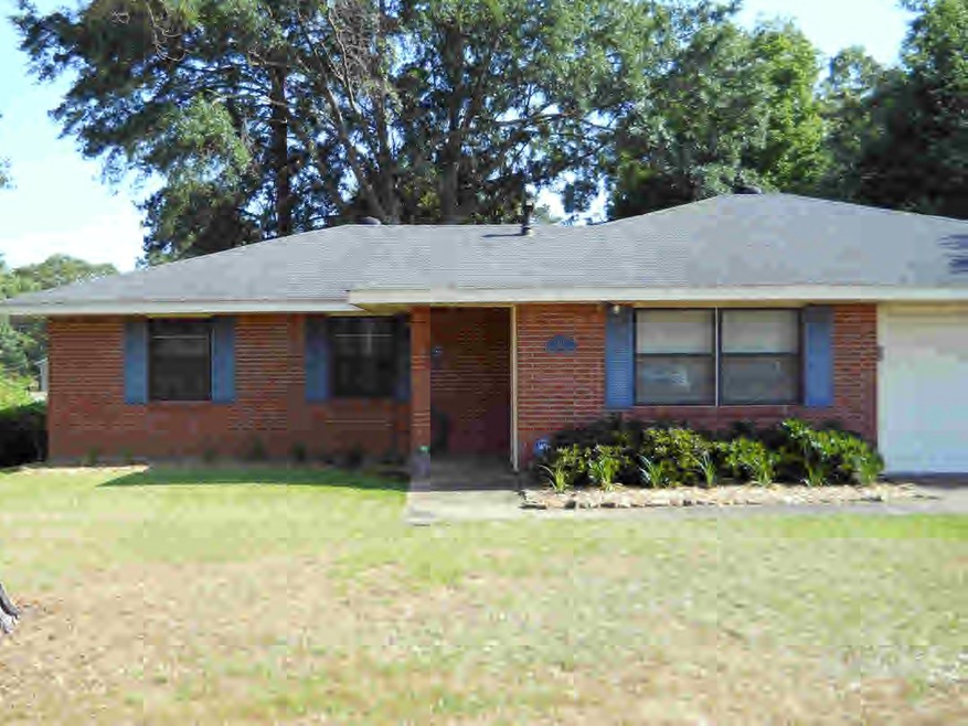 1403 Virginia Ave, McComb, MS 39648 - photo 1