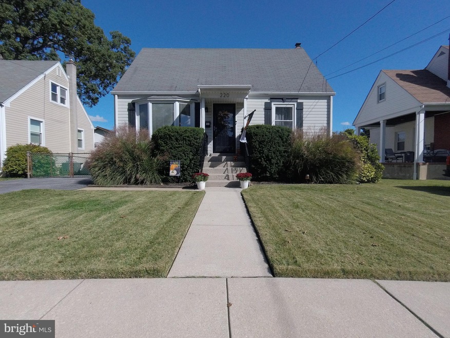 220 Fernwood Ave, Folsom, PA 19033 - photo 1