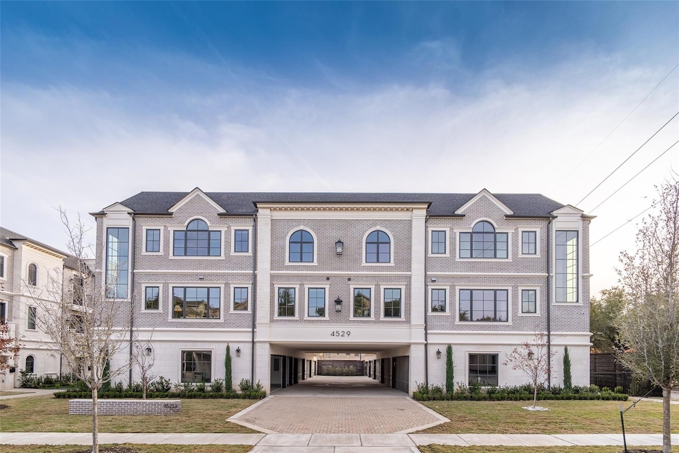 For Sale $1,350,000 • Co-Listing Agent