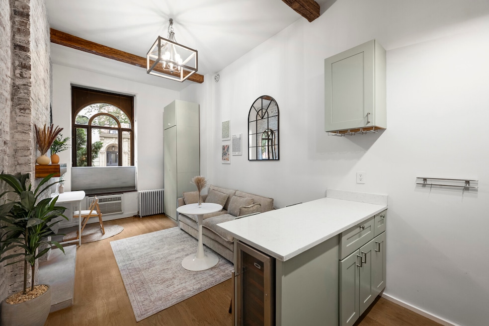 221 W 21st St unit 1A, New York, NY 10011 - photo 1