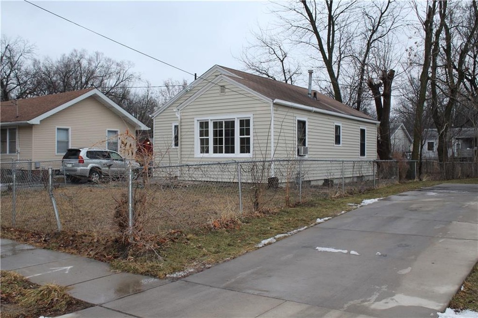 1706 Franklin Ave, Des Moines, IA 50314 - photo 1