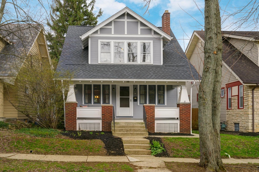 Welcome home to 39 E. Longview Ave.