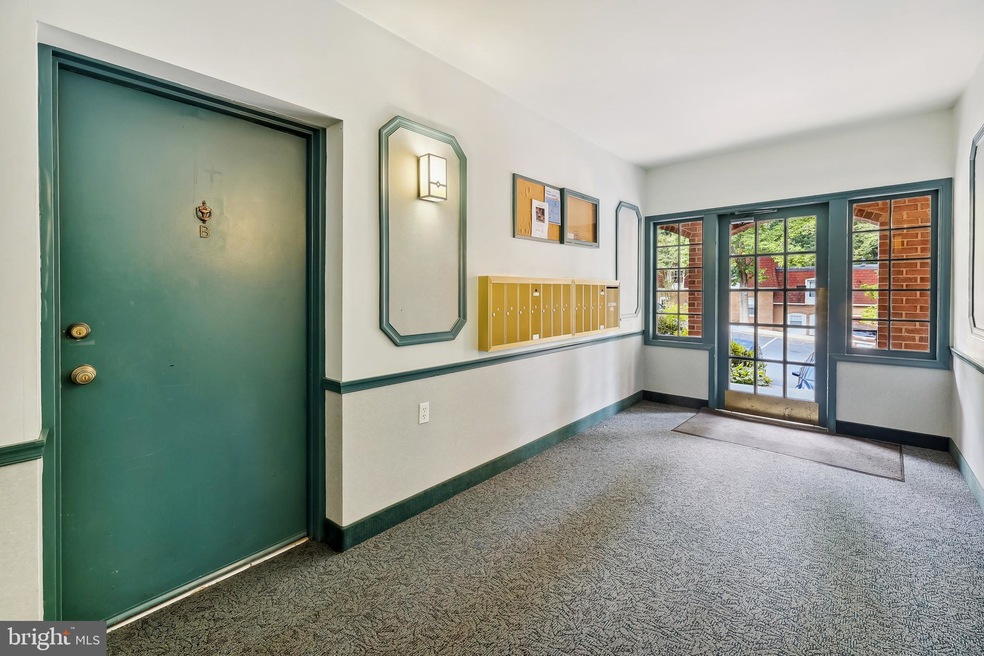 5913H Prince James Dr unit 36, West Springfield, VA 22152 - photo 1