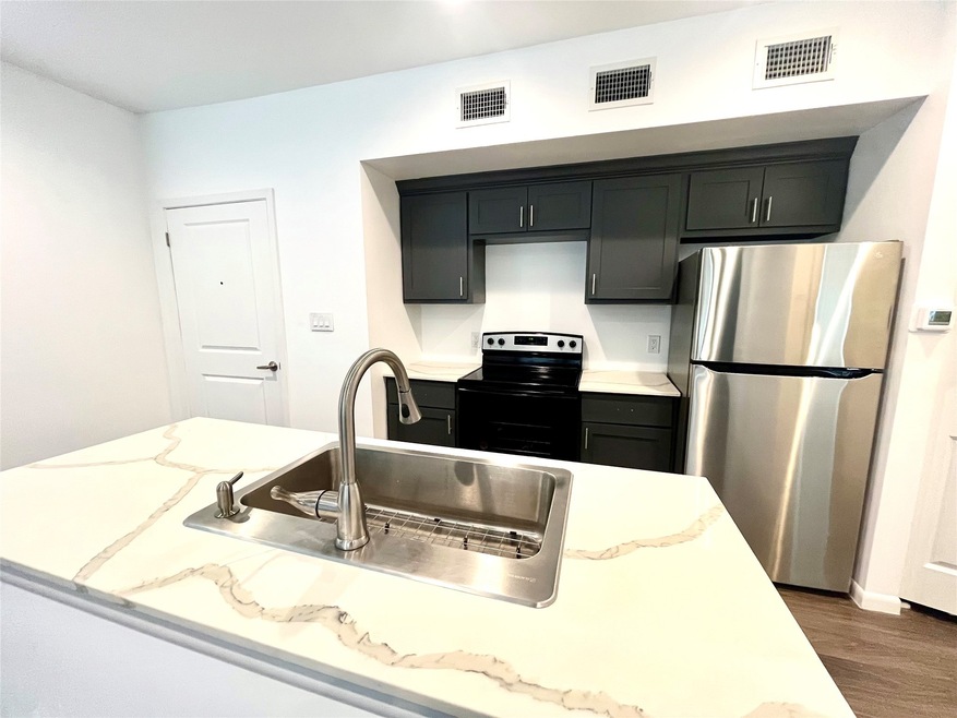 Full Size appliances on all units
