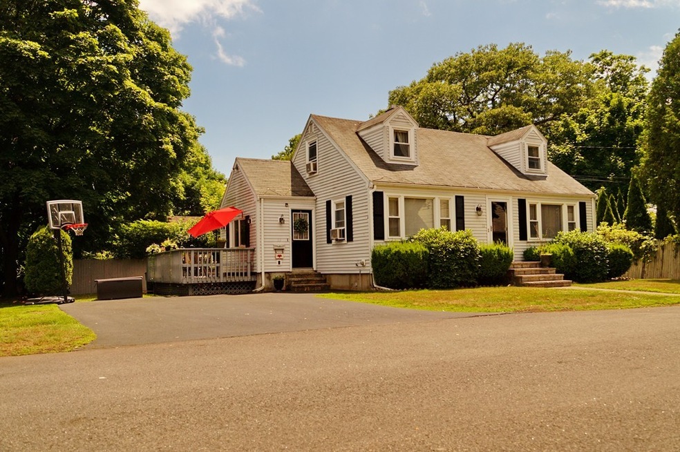 13 Munroe Ave, Woburn, MA 01801 - photo 1