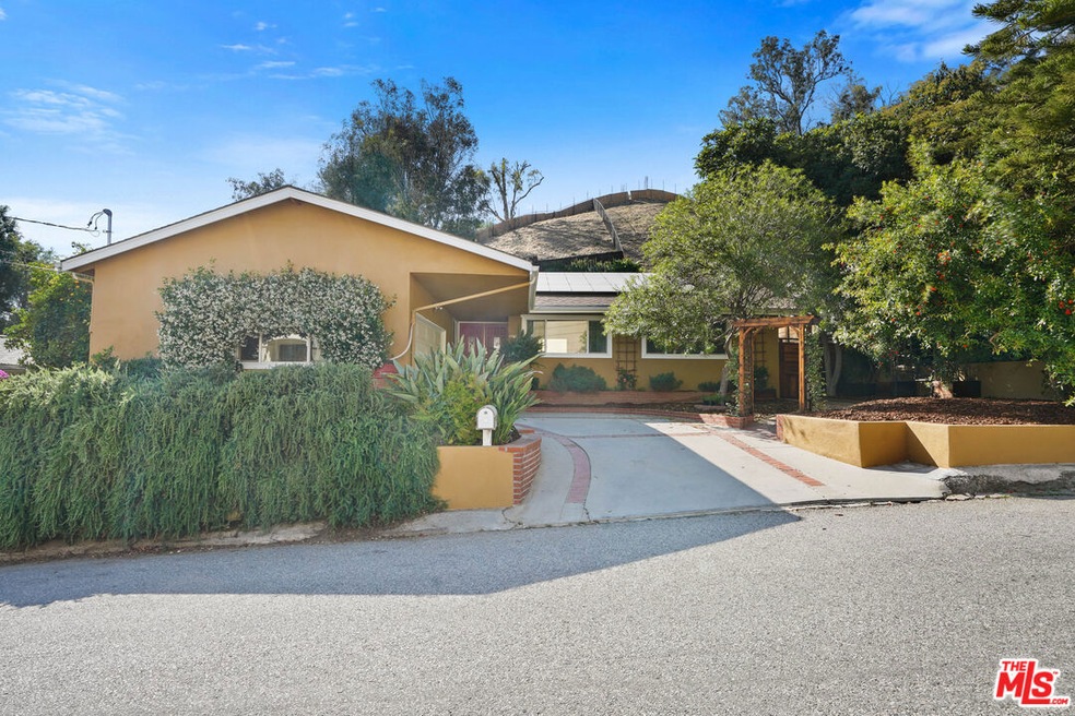 4967 Calderon Rd, Woodland Hills, CA 91364 - photo 1