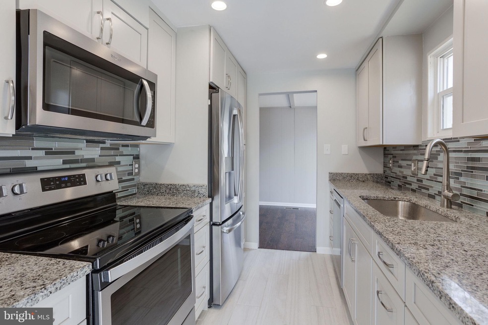 15401 Pin Cherry Ln, North Potomac, MD 20878 - photo 1