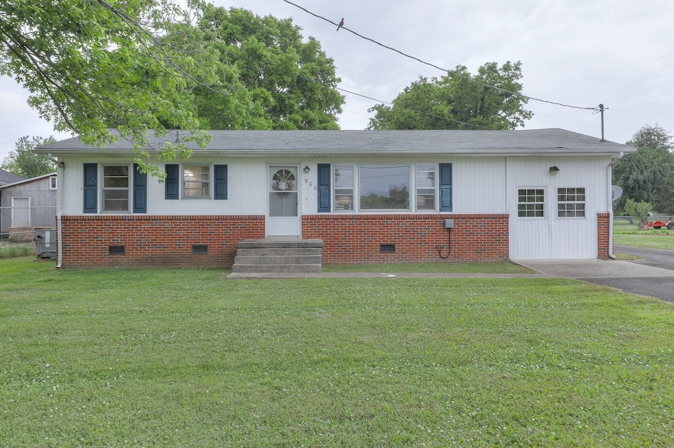903 Shelbyview Dr, Shelbyville, TN 37160 - photo 1