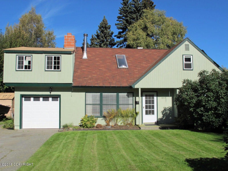 Front Exterior w/ Garage