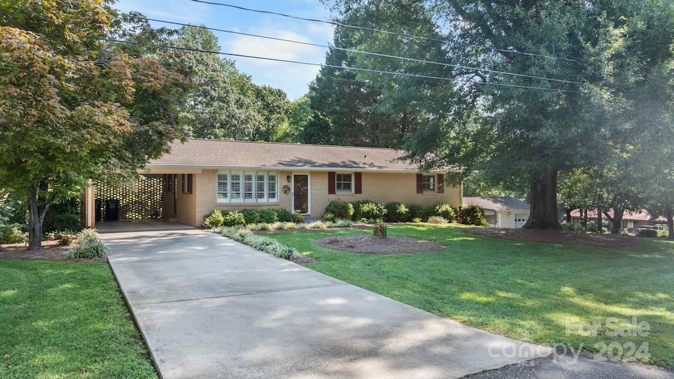 3434 38th Street Dr NE, Hickory, NC 28601 - photo 1