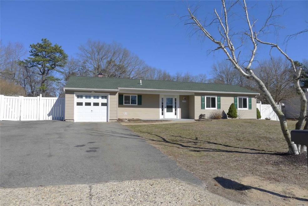 2713 John Roe Smith Ave, Medford, NY 11763 - photo 1