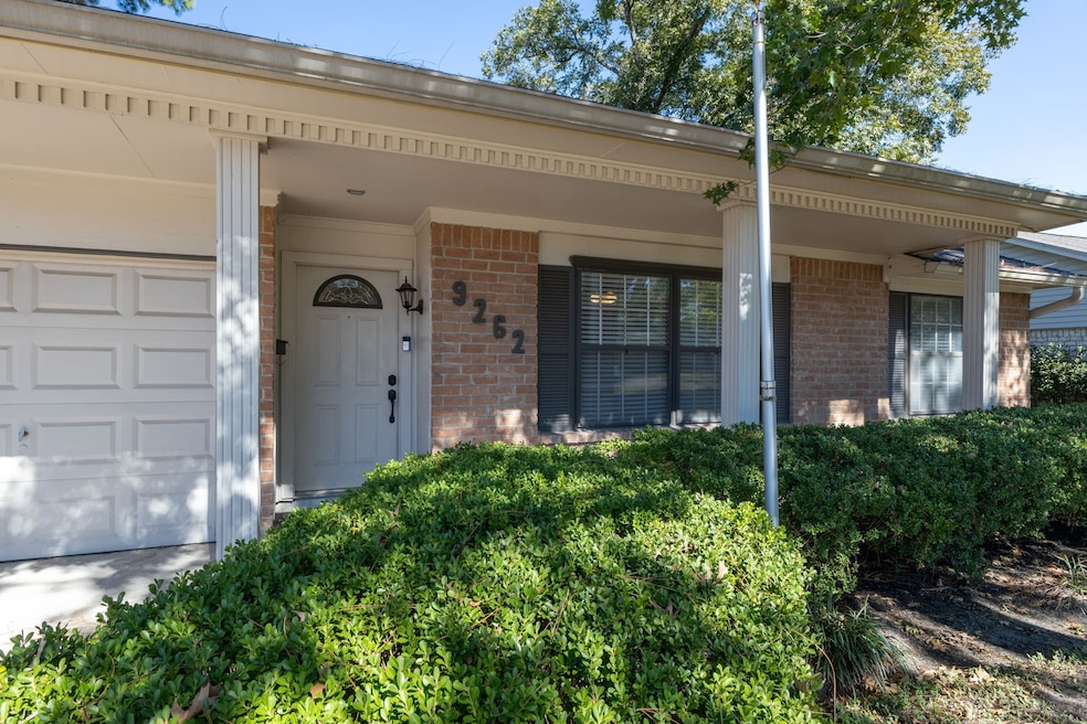 9262 Friendship Rd, Houston, TX 77080 - photo 1