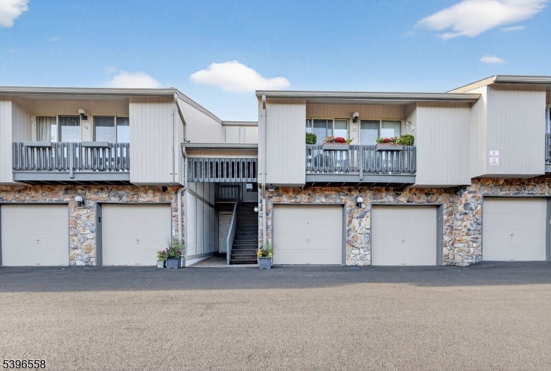 20 Mcchesney Ct, West Orange, NJ 07052 - photo 1