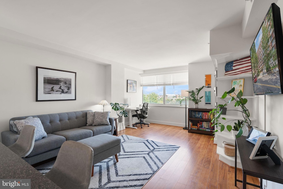 Potomac Place Tower unit S712, Washington, DC 20024 - photo 1