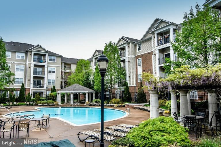 12954 Centre Park Cir unit 203, Herndon, VA 20171 - photo 1