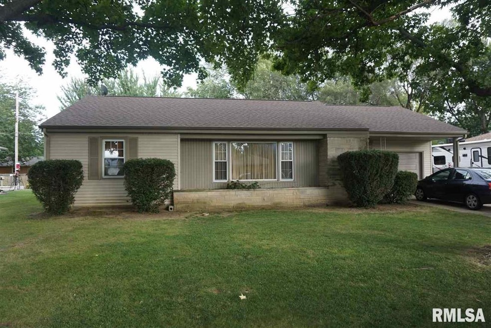 205 Regent St, Lincoln, IL 62656 - photo 1