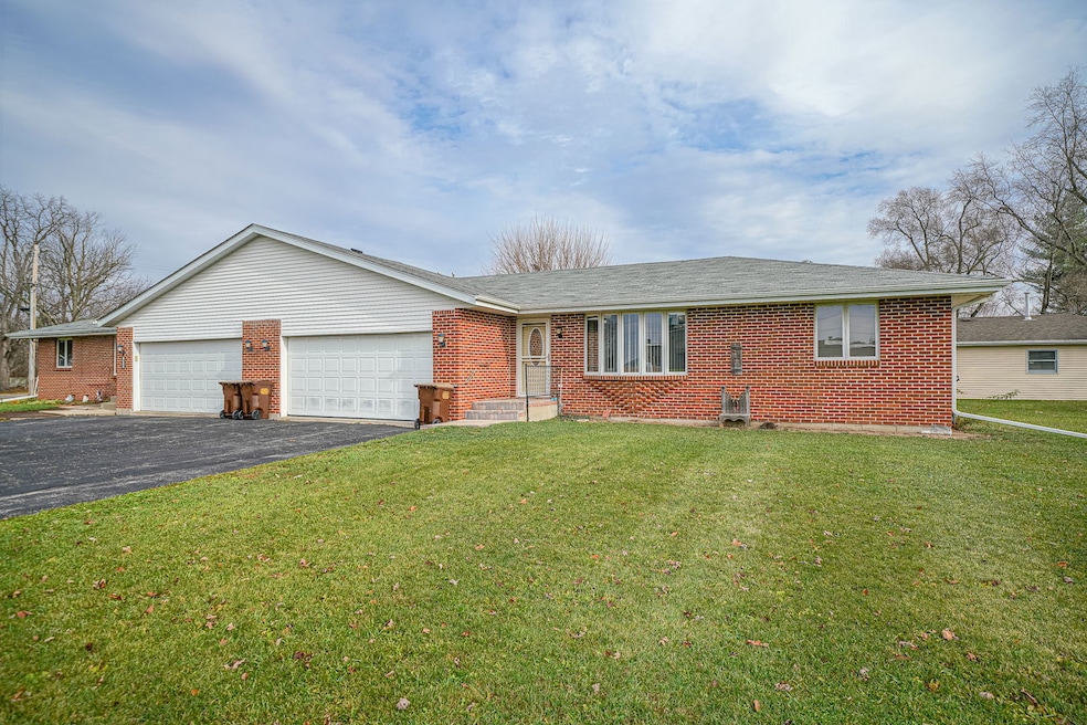 429 N Union St, Byron, IL 61010 - photo 1