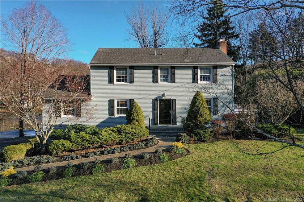 19 Lookout Point - Welcome Home to your lakefront 