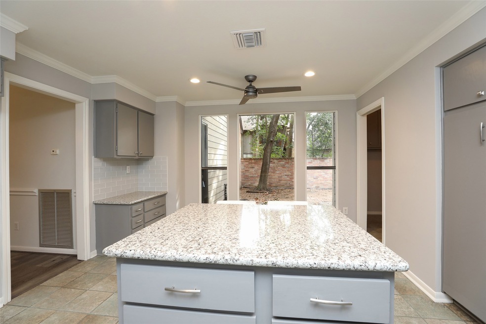 298 Sugarberry Cir unit 298, Houston, TX 77024 - photo 1