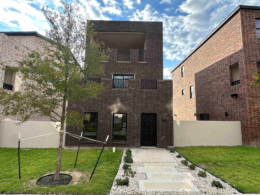 210 Veracruz Dr unit 305, Laredo, TX 78045 - photo 1