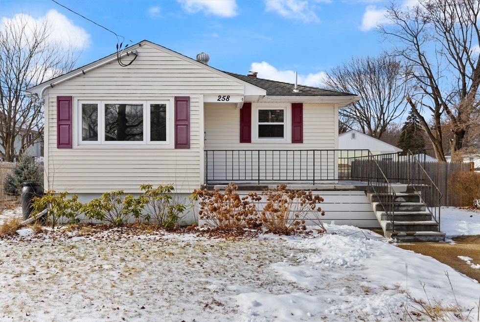 258 Seminole Ave, Waltham, MA 02451 - photo 1
