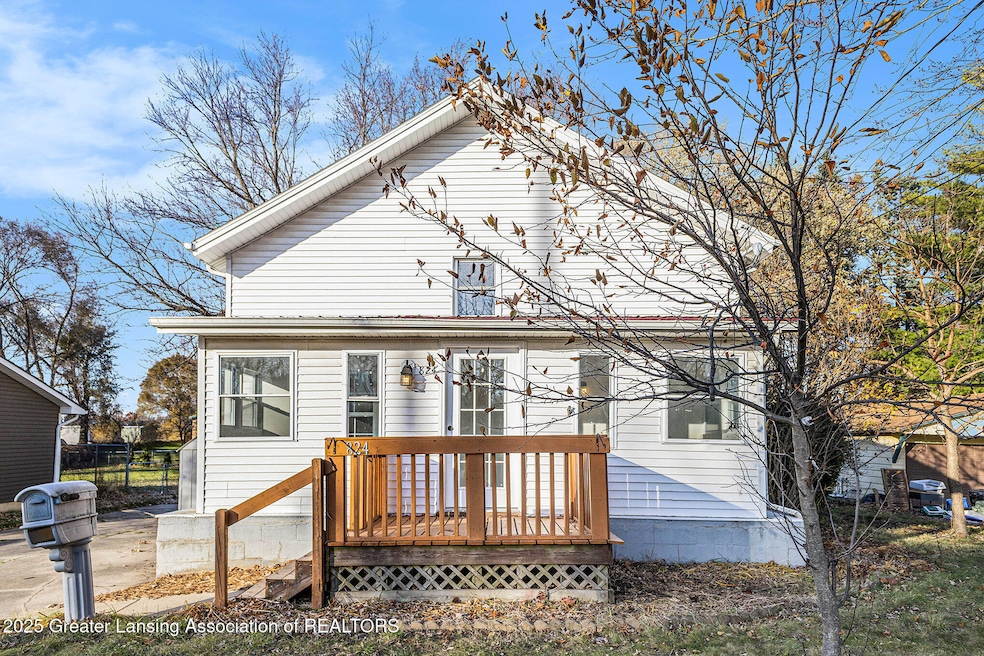 824 Pleasant St, Grand Ledge, MI 48837 - photo 1