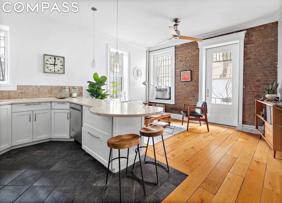 Sold $1,645,000 • Co-Listing Agent