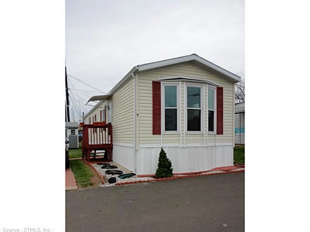 Exterior Front. Mint condition 2006 Mobile home wi