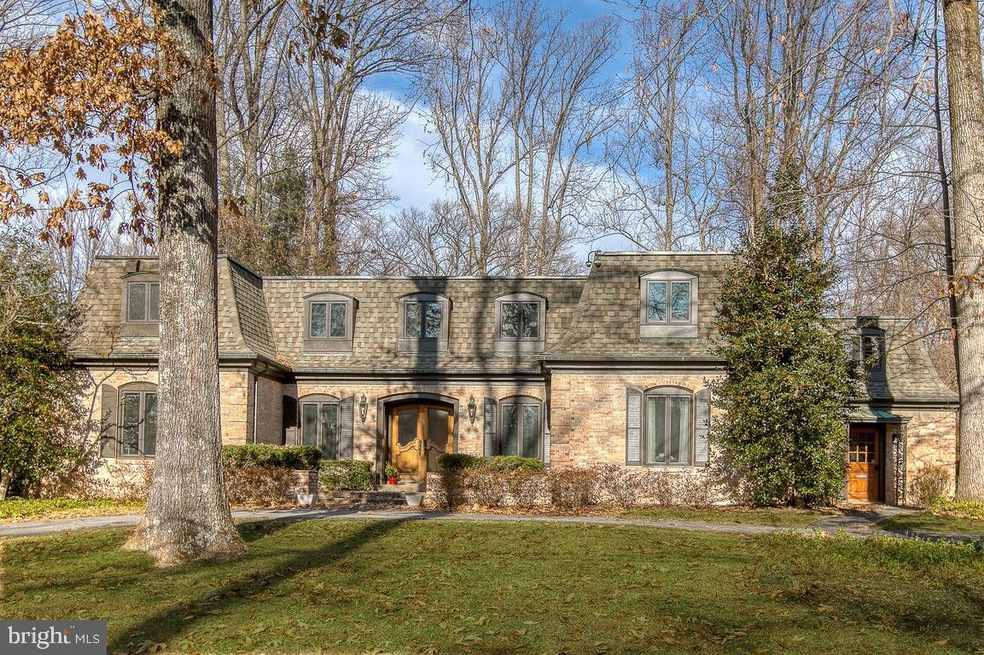 6418 Crosswoods Dr, Falls Church, VA 22044 - photo 1