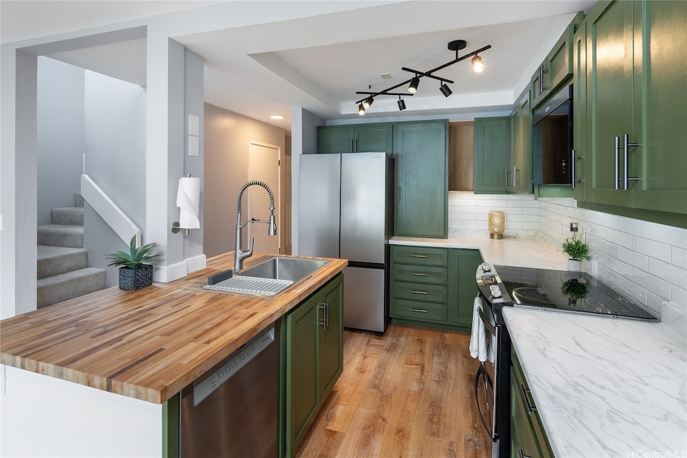 Updated Kitchen with new Appliances
