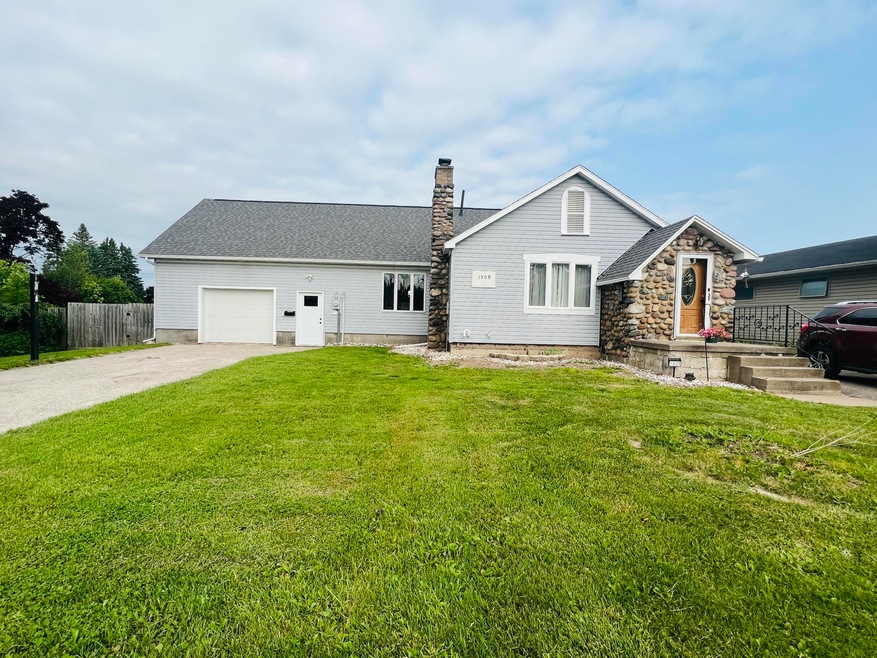 1509 Davitt St, Sault Sainte Marie, MI 49783 - photo 1