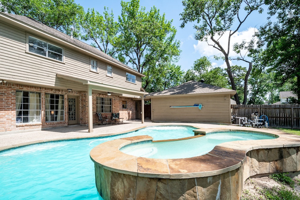 It's getting Hott in Houston, ready to cool off!