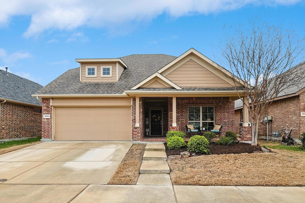 Welcome home to this gorgeous, 3 bed, 3 bath home 