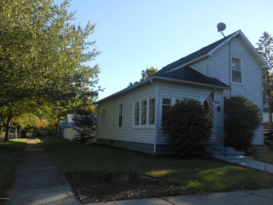 402 W Clinton