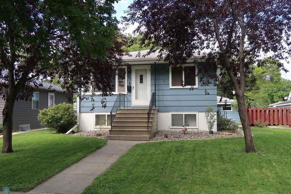 1801 6th Ave S, Fargo, ND 58103 - photo 1