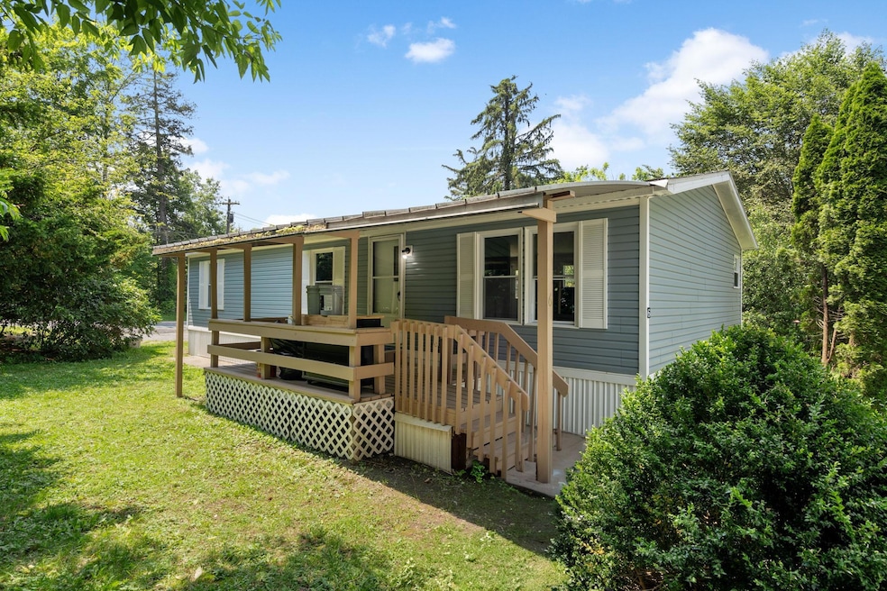 6 Sparrow St, Newburgh, NY 12550 - photo 1