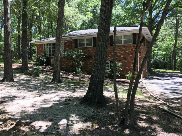 Welcome Home!!! All Brick with walkout basement is