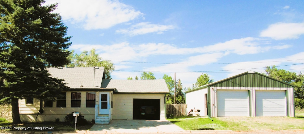 502 5th St, Reeder, ND 58649 - photo 1