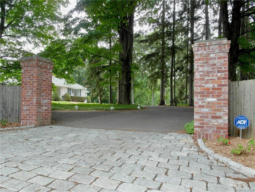 10 Viola Rd unit B, Suffern, NY 10901 - photo 1